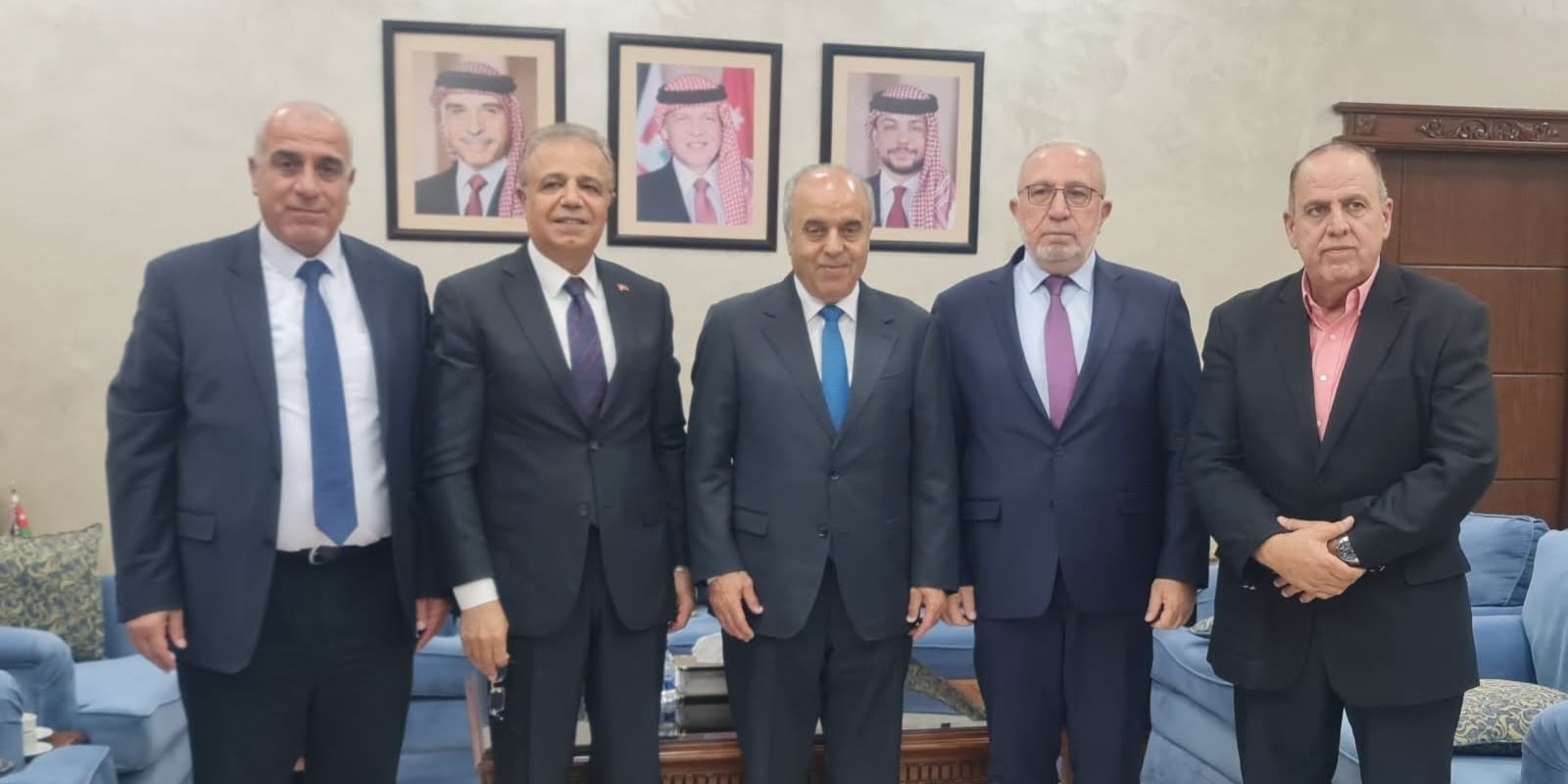 رئيس جامعة الحسين بن طلال يلتقي وفدًا تركيًا ويبحث تعزيز التعاون الأكاديمي والدولي